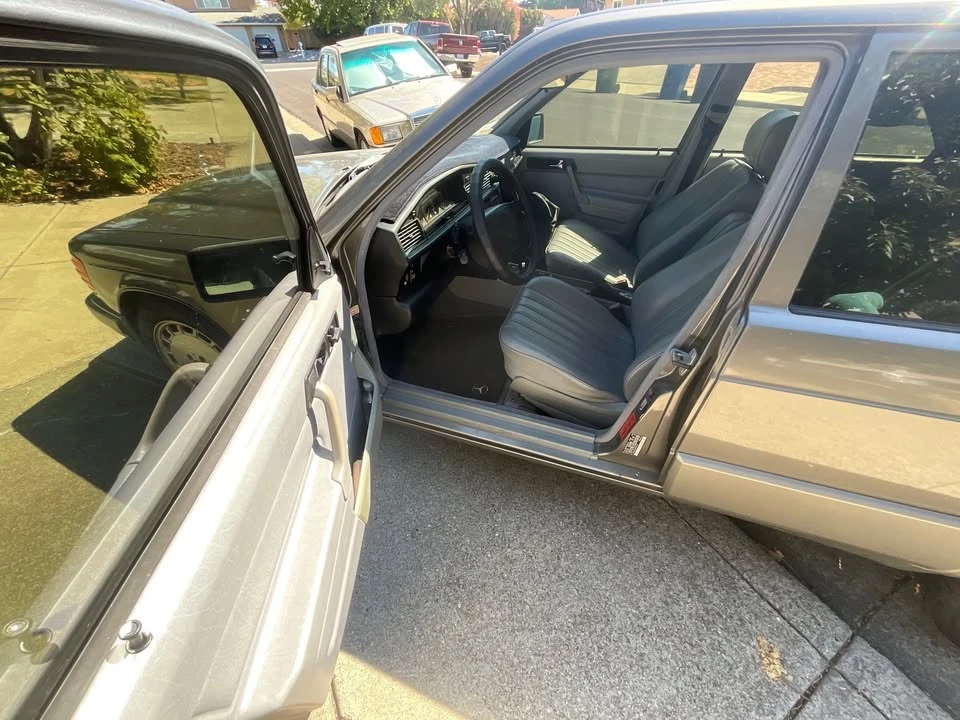 1991 Mercedes-Benz 190E - Image 11 of 15