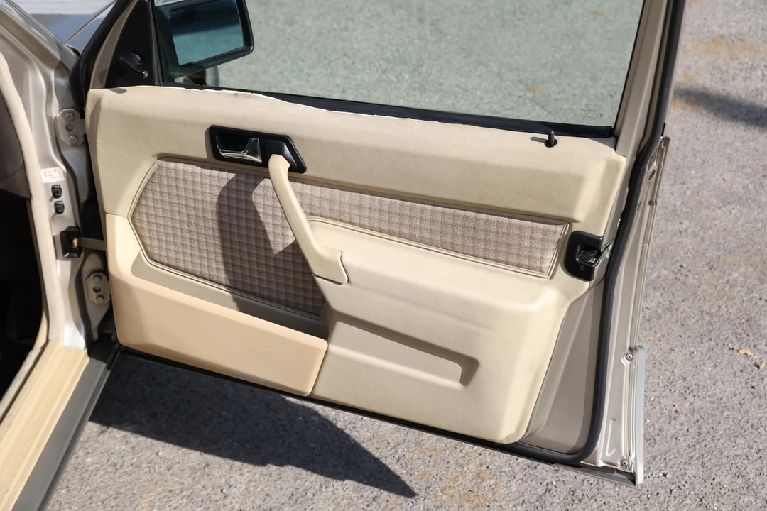 1991 Mercedes-Benz 190E - Image 26 of 30
