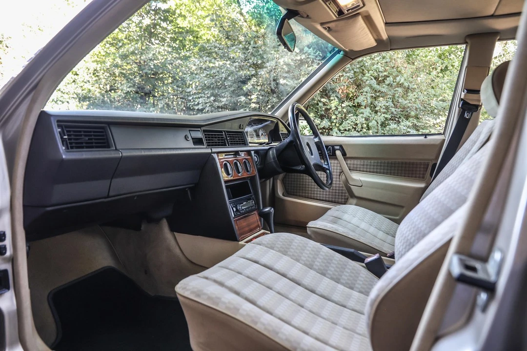 1991 Mercedes-Benz 190E - Image 18 of 30