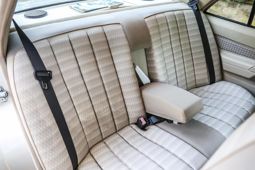 1991 Mercedes-Benz 190E - Image 12 of 30