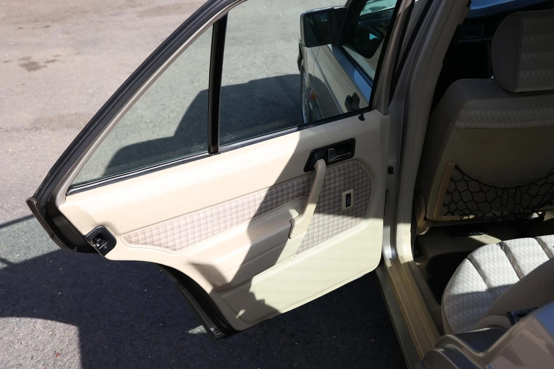 1991 Mercedes-Benz 190E - Image 23 of 30