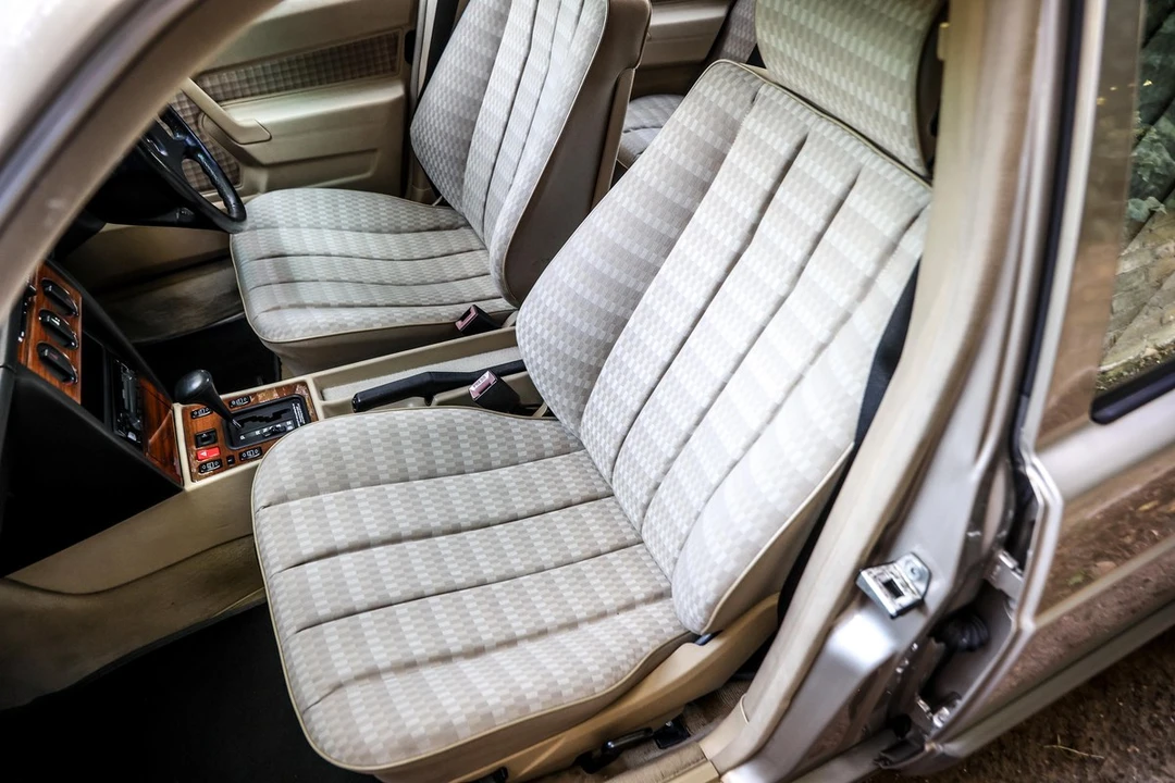 1991 Mercedes-Benz 190E - Image 16 of 30
