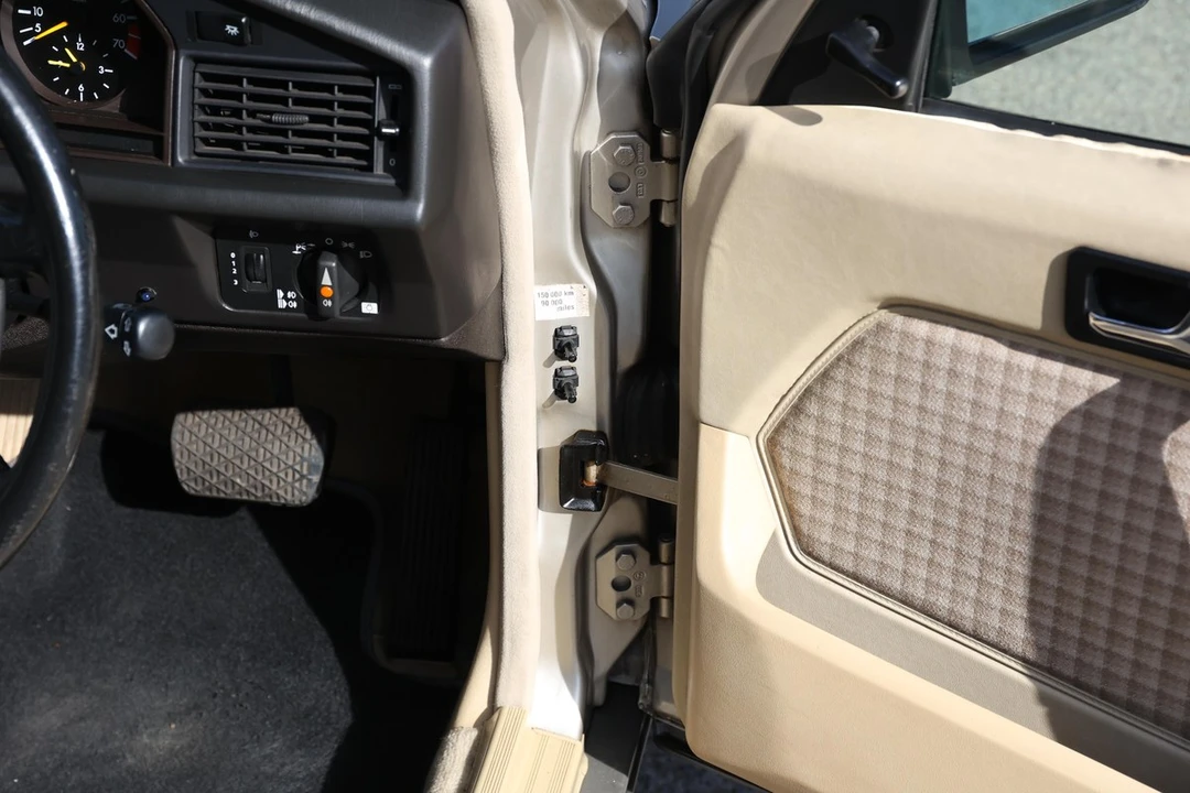 1991 Mercedes-Benz 190E - Image 29 of 30