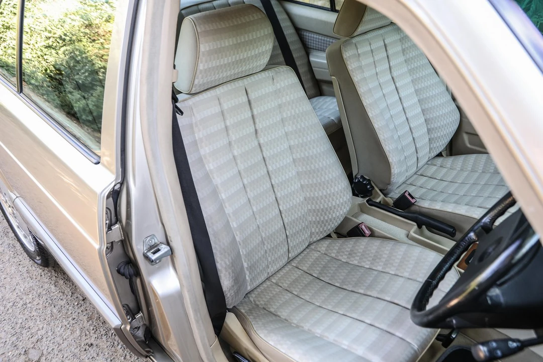 1991 Mercedes-Benz 190E - Image 11 of 30