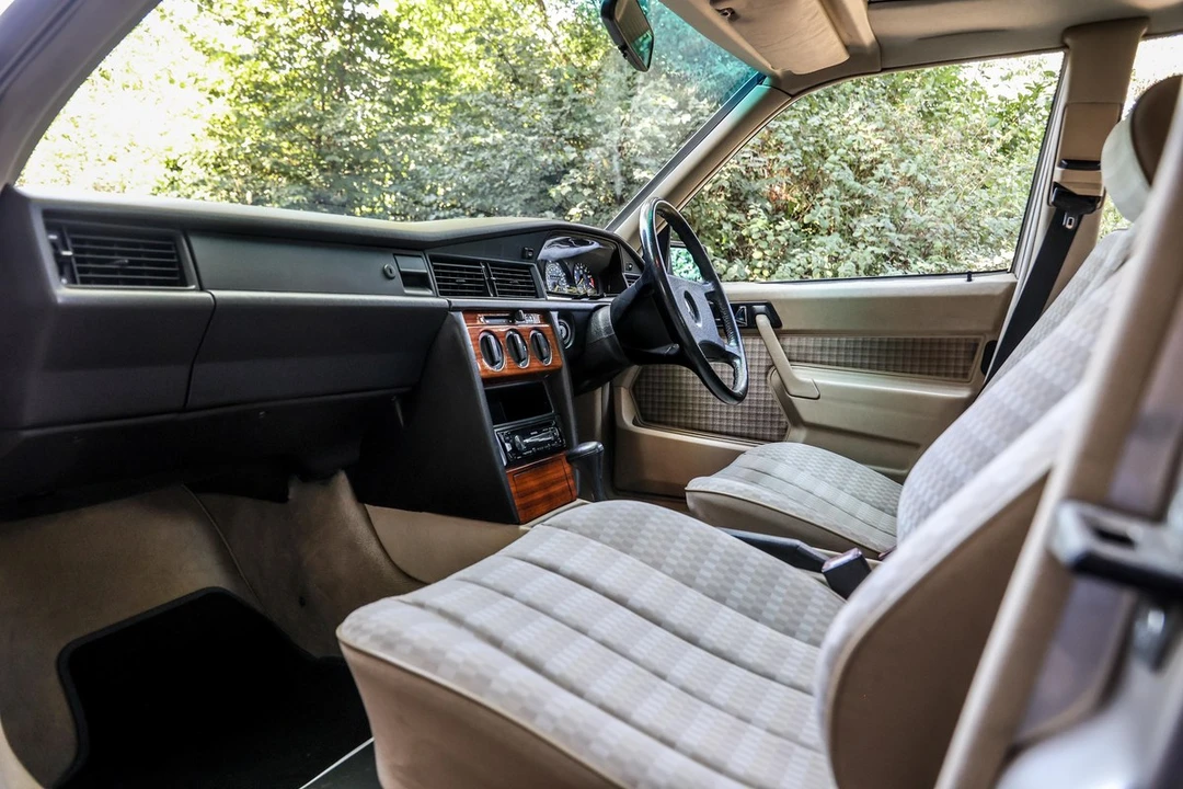 1991 Mercedes-Benz 190E - Image 20 of 30