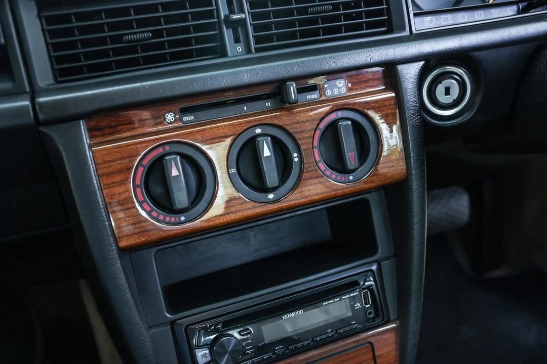 1991 Mercedes-Benz 190E - Image 21 of 30
