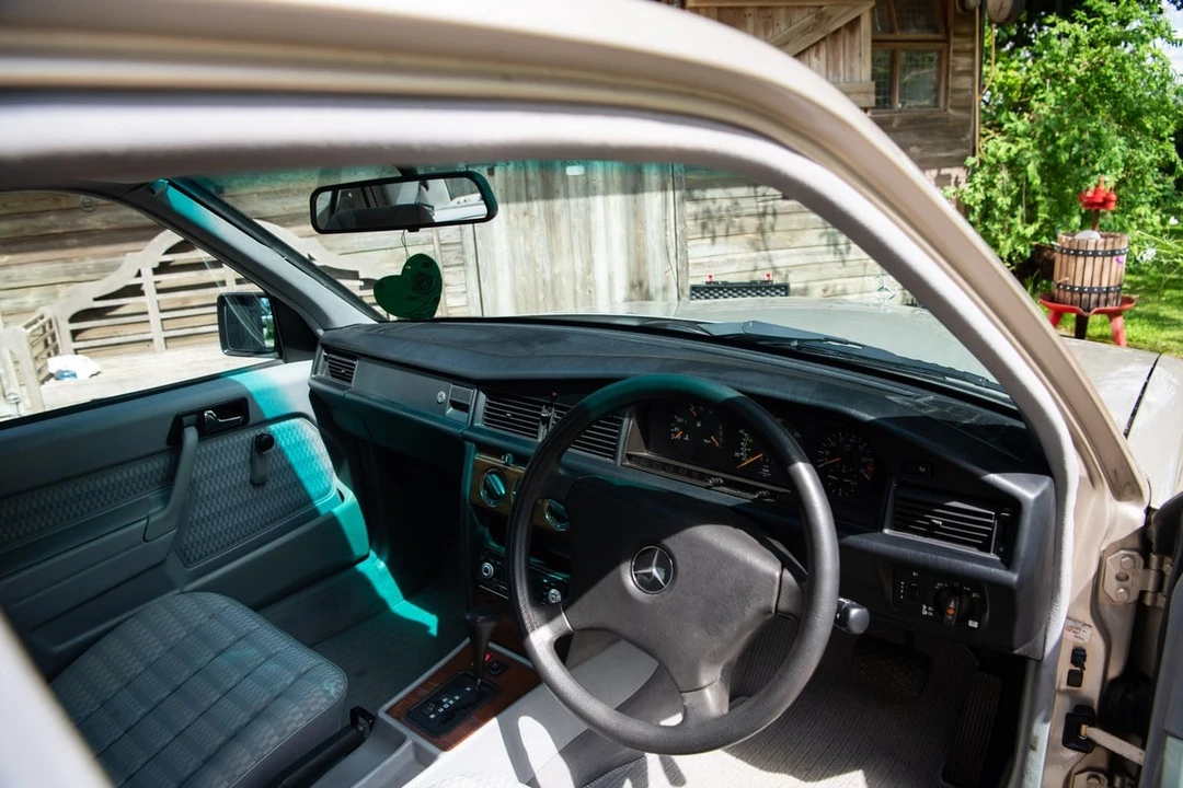 1991 Mercedes-Benz 190E - Image 29 of 30