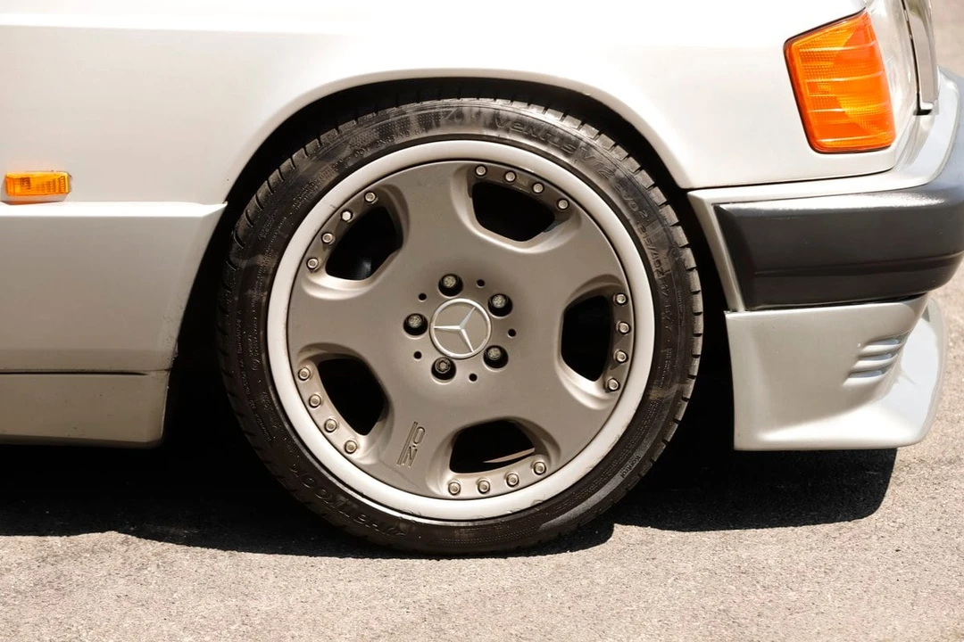 1991 Mercedes-Benz 190E - Image 14 of 30
