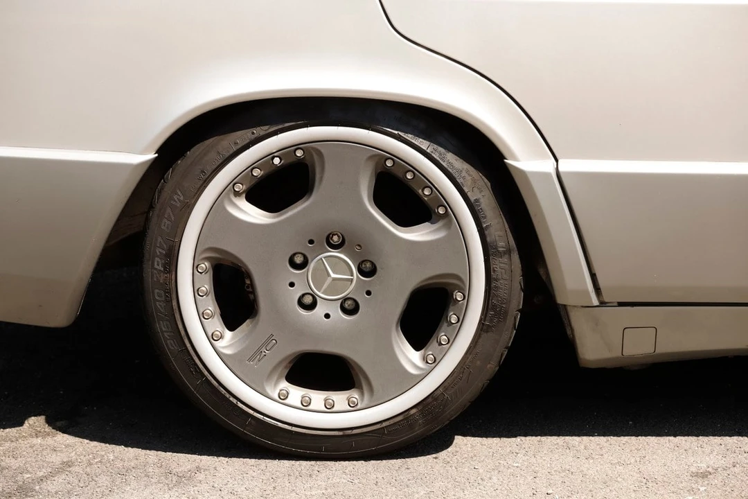 1991 Mercedes-Benz 190E - Image 15 of 30