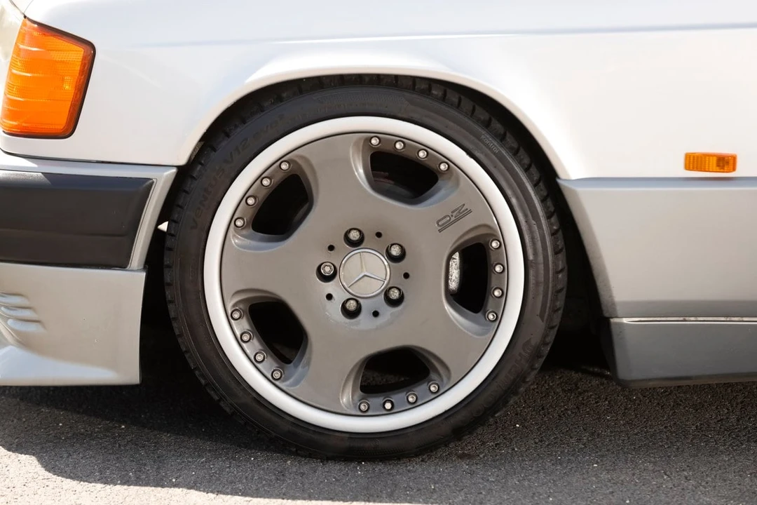 1991 Mercedes-Benz 190E - Image 16 of 30