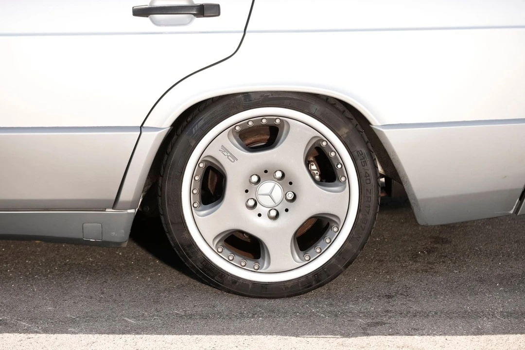 1991 Mercedes-Benz 190E - Image 17 of 30