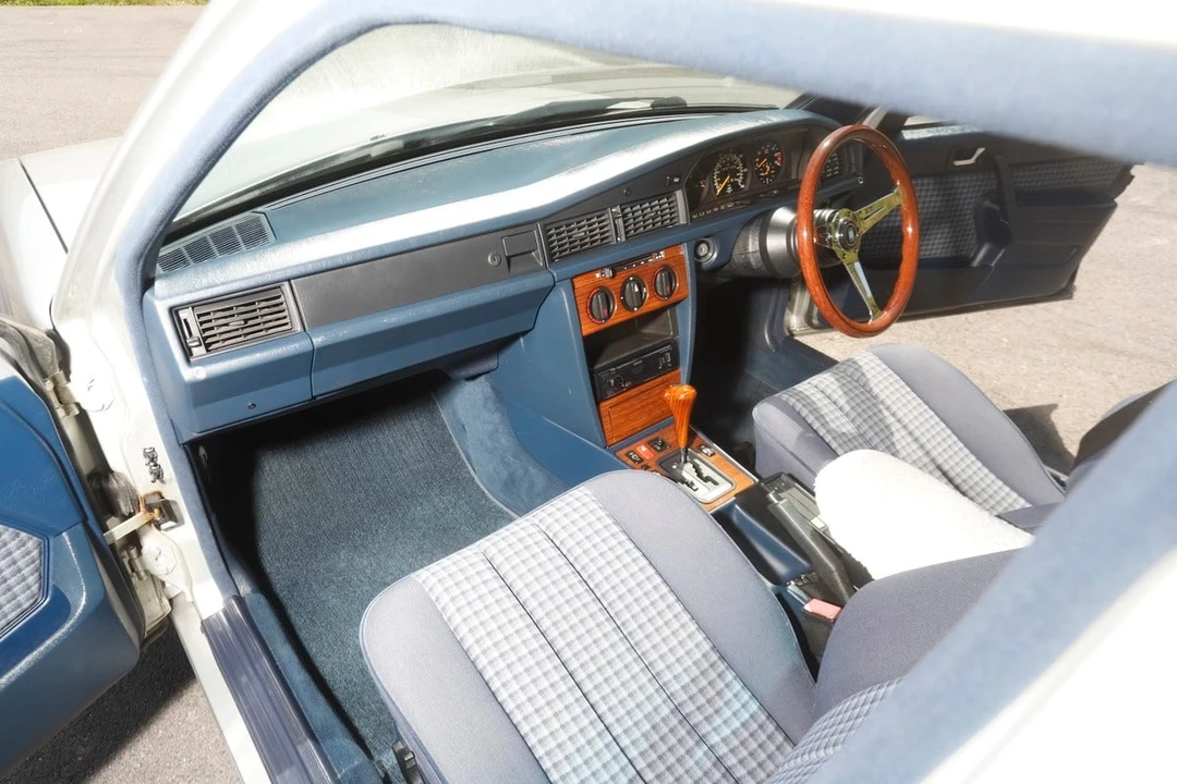 1991 Mercedes-Benz 190E - Image 10 of 30