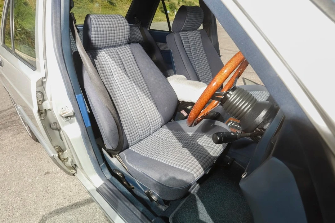 1991 Mercedes-Benz 190E - Image 6 of 30