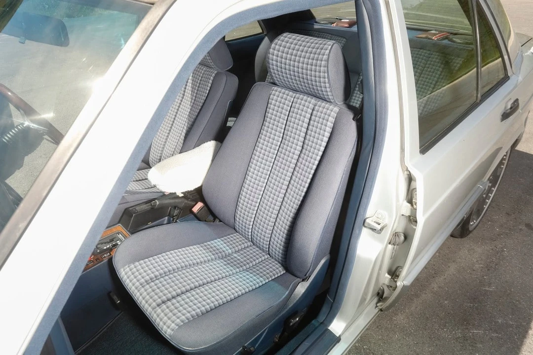 1991 Mercedes-Benz 190E - Image 8 of 30