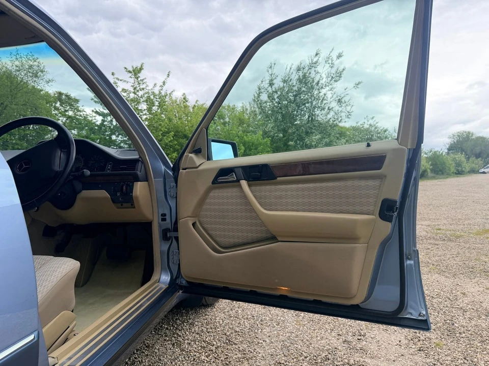 1991 Mercedes-Benz W124 E-Class - Image 21 of 30