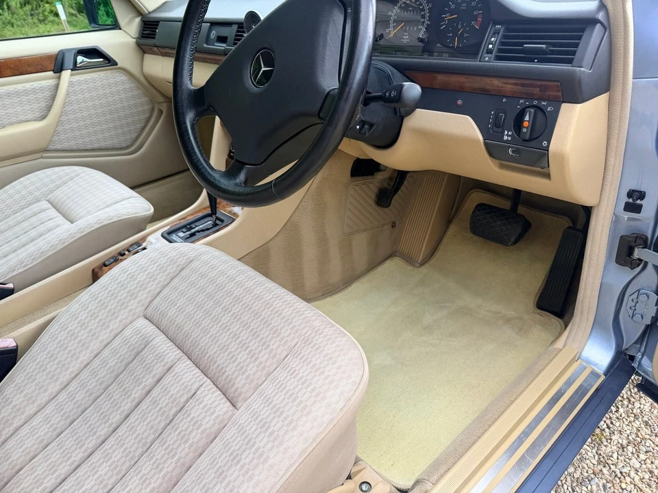 1991 Mercedes-Benz W124 E-Class - Image 22 of 30