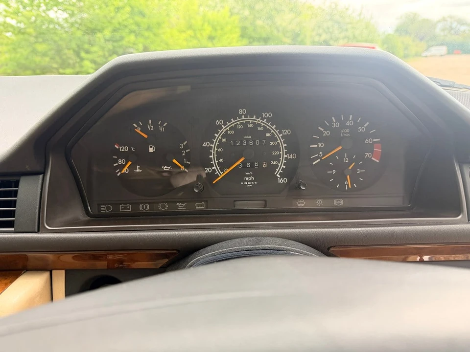 1991 Mercedes-Benz W124 E-Class - Image 10 of 30
