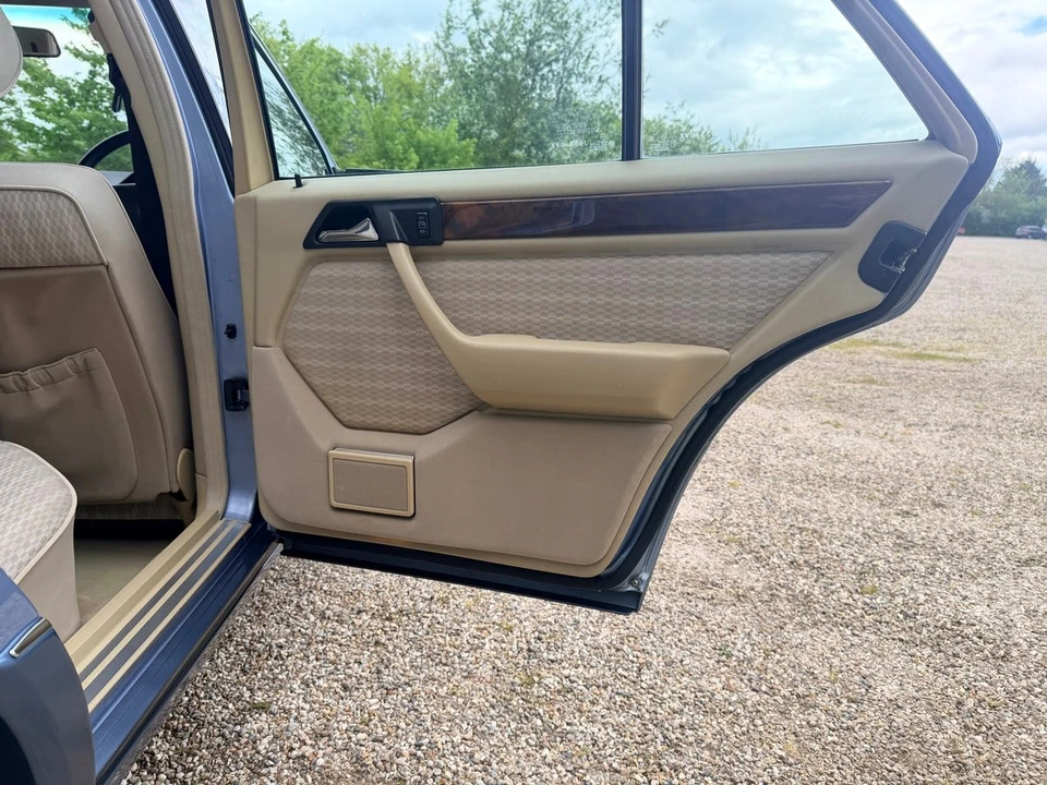 1991 Mercedes-Benz W124 E-Class - Image 27 of 30