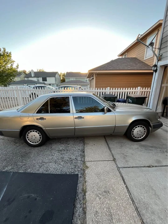 1991 Mercedes-Benz W124 E-Class - Image 2 of 8