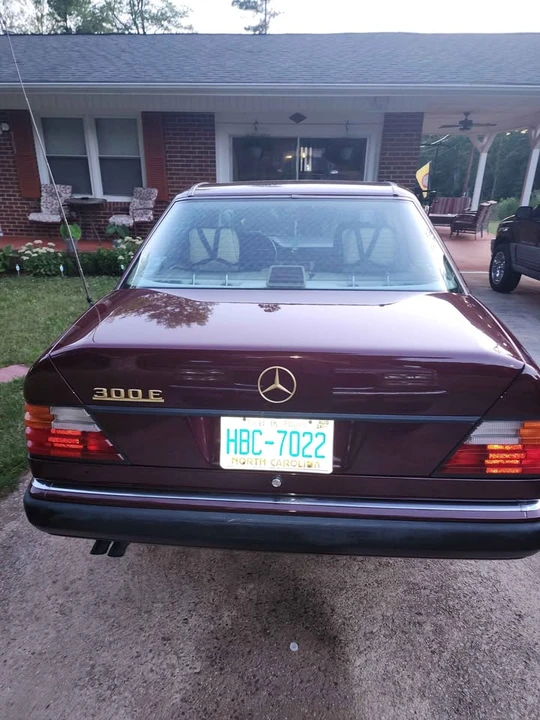 1991 Mercedes-Benz W124 E-Class - Image 2 of 3