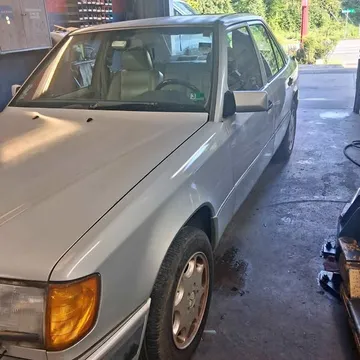 1991 Mercedes-Benz 300 E 3.0 Sedan 4D