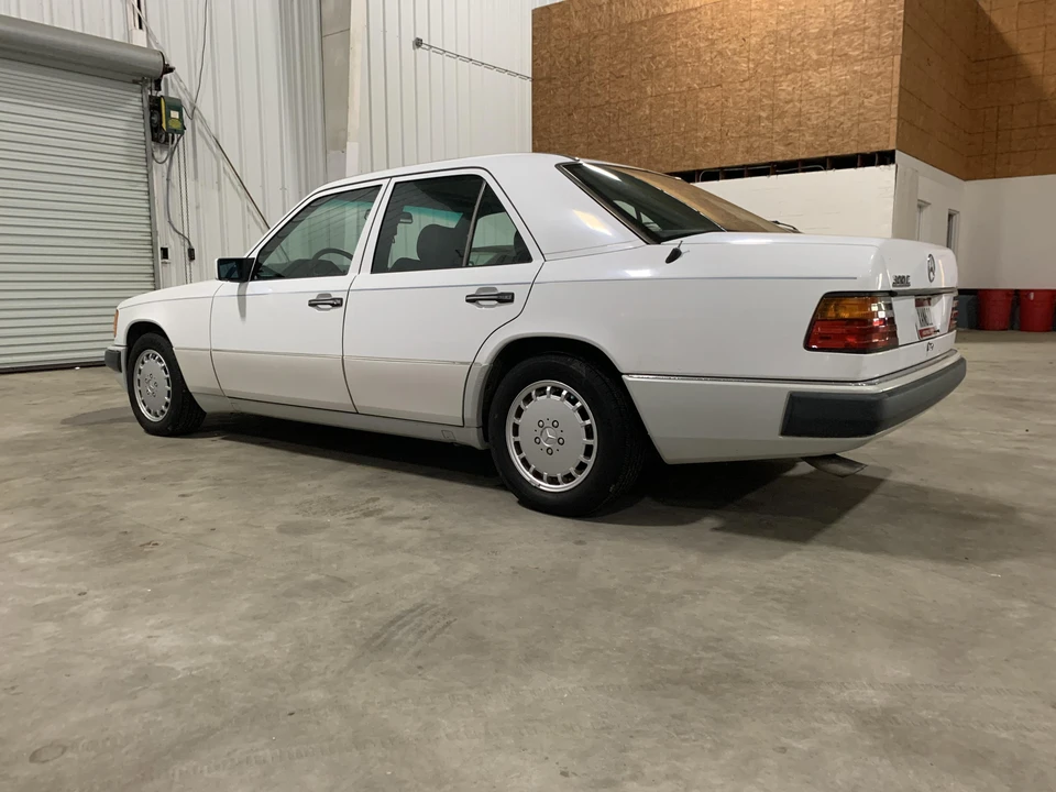 1991 Mercedes-Benz W124 E-Class - Image 8 of 31