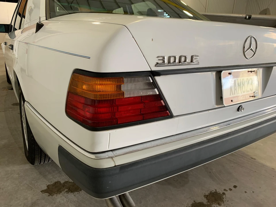 1991 Mercedes-Benz W124 E-Class - Image 16 of 31