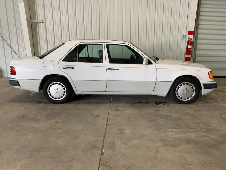1991 Mercedes-Benz W124 E-Class - Image 10 of 31