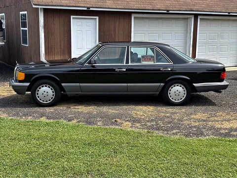 1991 Mercedes-Benz 300 SE Sedan 4D