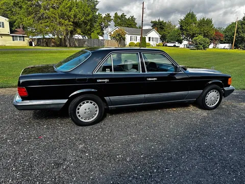 1991 Mercedes-Benz 300 SE Sedan 4D