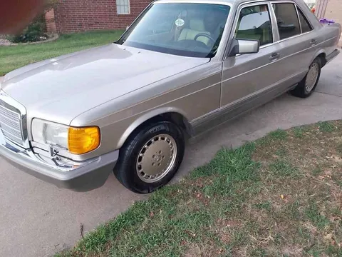 1991 Mercedes-Benz 300 SE Sedan 4D