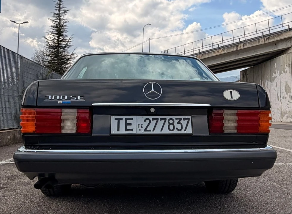1991 Mercedes-Benz W126 S-Class Sedan - Image 8 of 30
