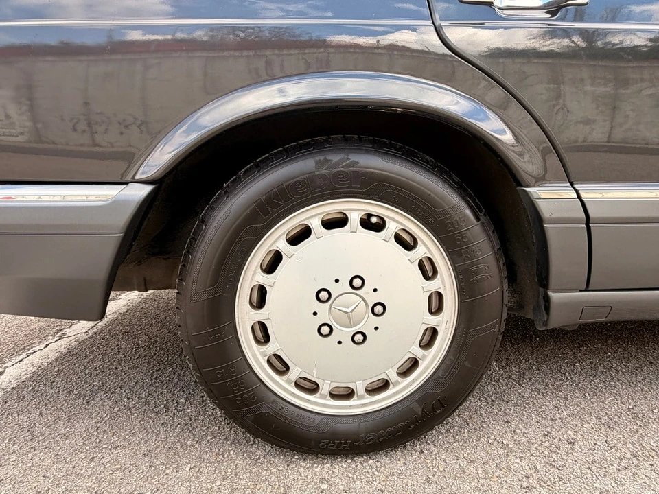 1991 Mercedes-Benz W126 S-Class Sedan - Image 12 of 30