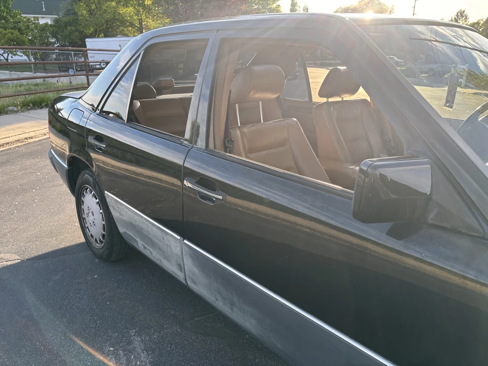 1991 Mercedes-Benz W124 E-Class - Image 2 of 18