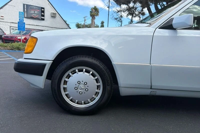 1991 Mercedes-Benz W124 E-Class - Image 10 of 20