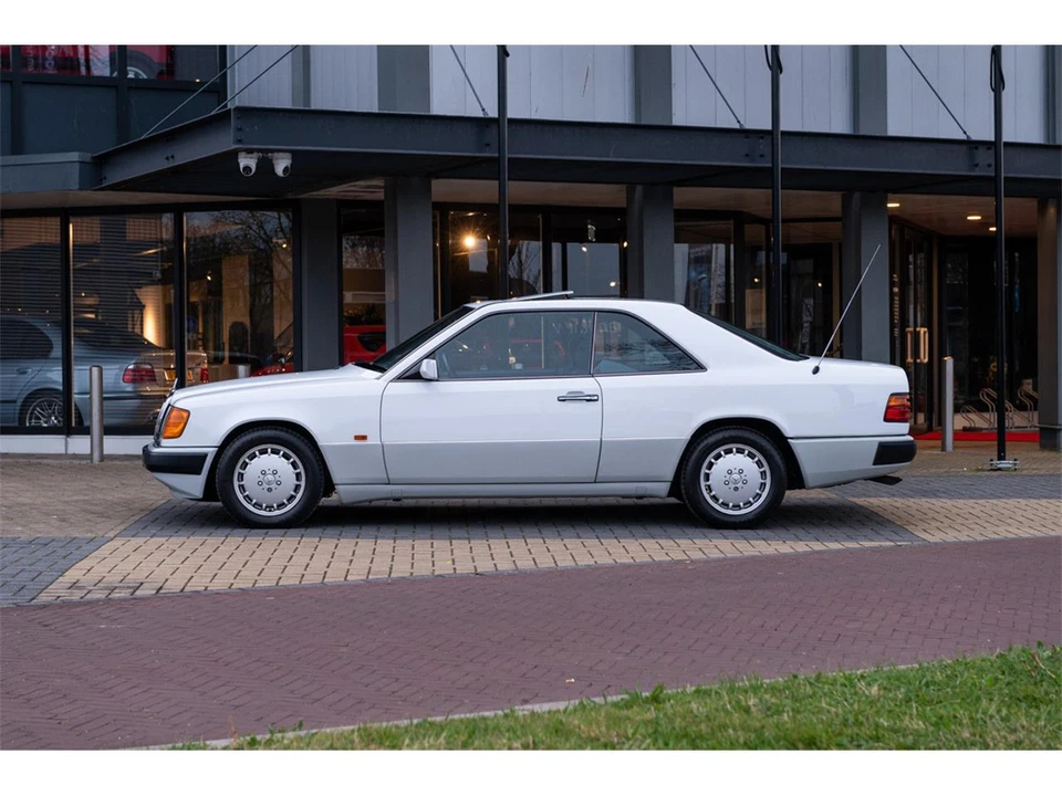 1991 Mercedes-Benz W120 & W121 - Image 2 of 11