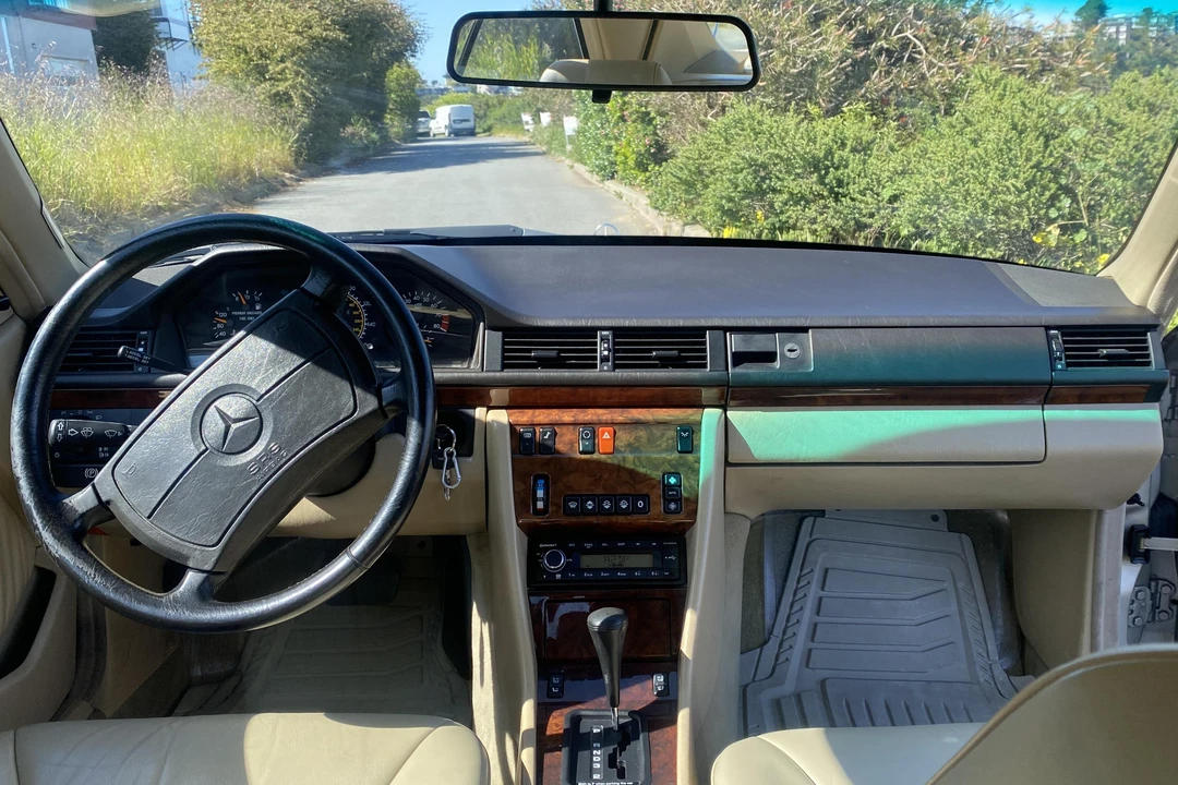 1991 Mercedes-Benz W124 E-Class - Image 25 of 31