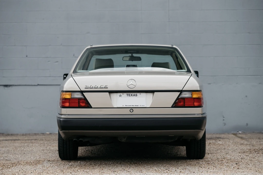 1991 Mercedes-Benz W124 E-Class - Image 11 of 31