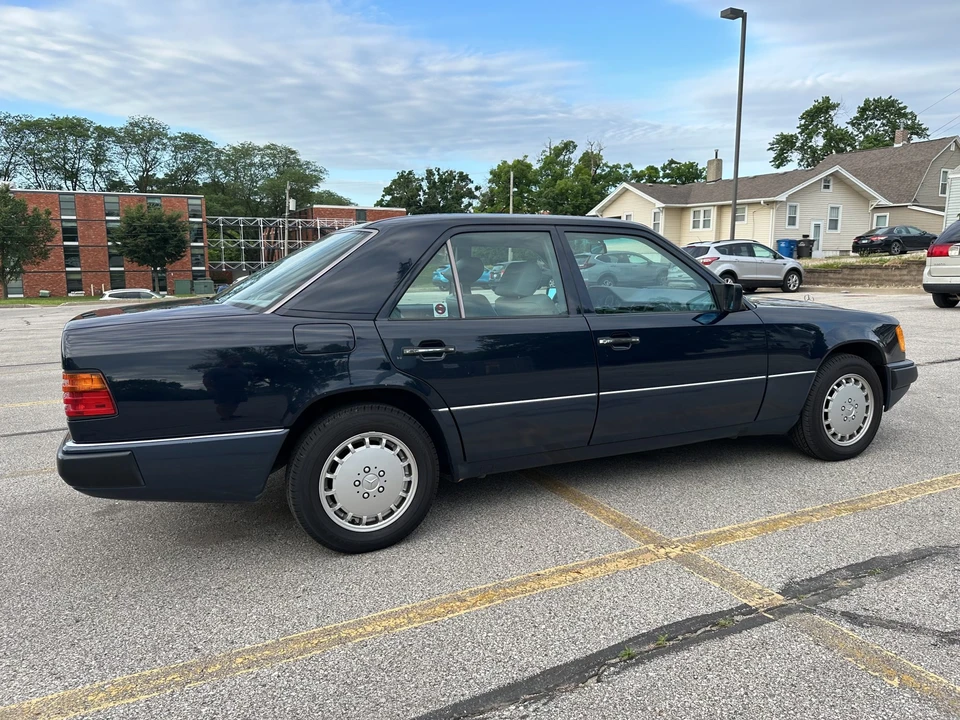 1991 Mercedes-Benz W124 E-Class - Image 11 of 31