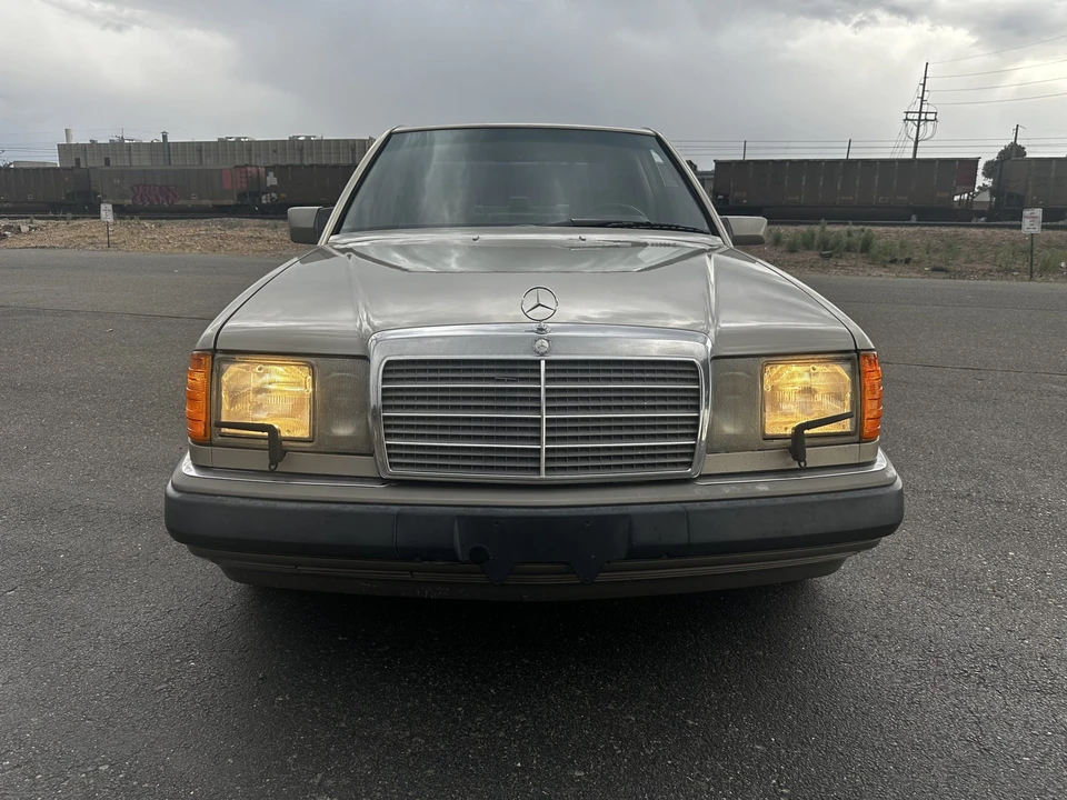 1991 Mercedes-Benz W124 E-Class - Image 10 of 31