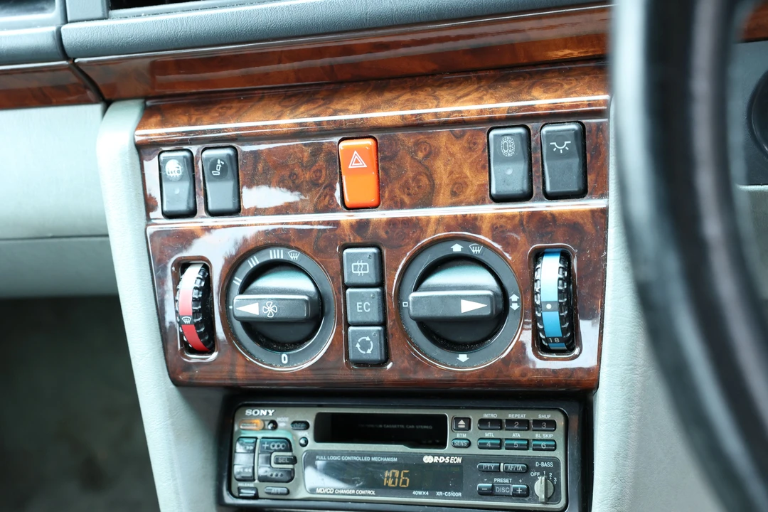 1991 Mercedes-Benz W124 E-Class - Image 4 of 9