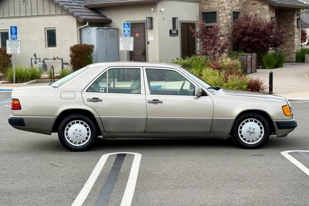 1991 Mercedes-Benz W124 E-Class - Image 3 of 31