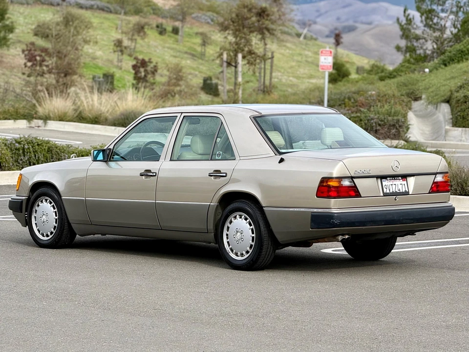 1991 Mercedes-Benz W124 E-Class - Image 9 of 31