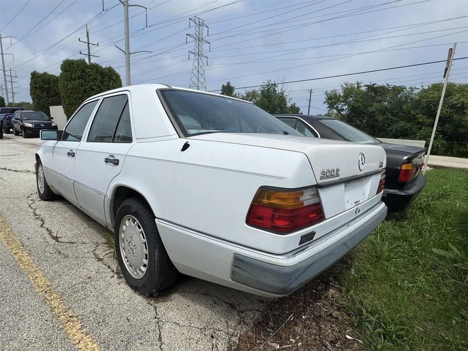 1991 Mercedes-Benz W124 E-Class - Image 2 of 23