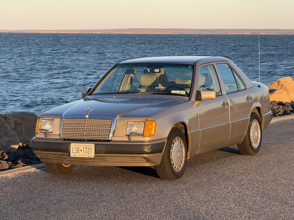 1991 Mercedes-Benz W124 E-Class - Image 2 of 31