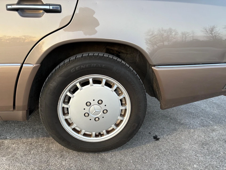 1991 Mercedes-Benz W124 E-Class - Image 16 of 19