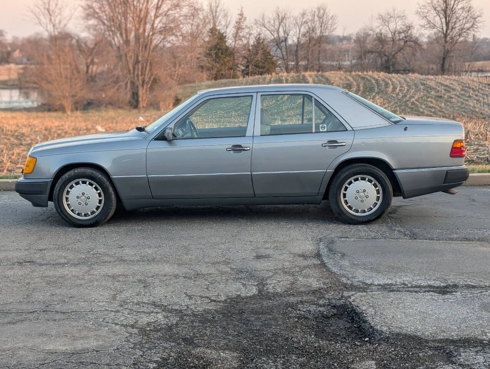 1991 Mercedes-Benz W124 E-Class - Image 7 of 16