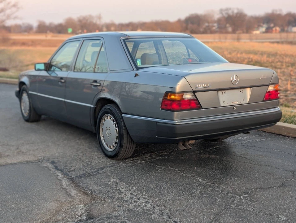 1991 Mercedes-Benz W124 E-Class - Image 4 of 16