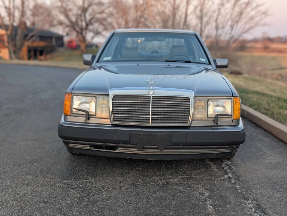 1991 Mercedes-Benz W124 E-Class - Image 8 of 16