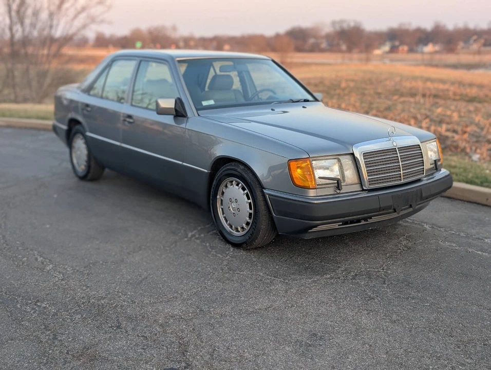 1991 Mercedes-Benz W124 E-Class - Image 2 of 16